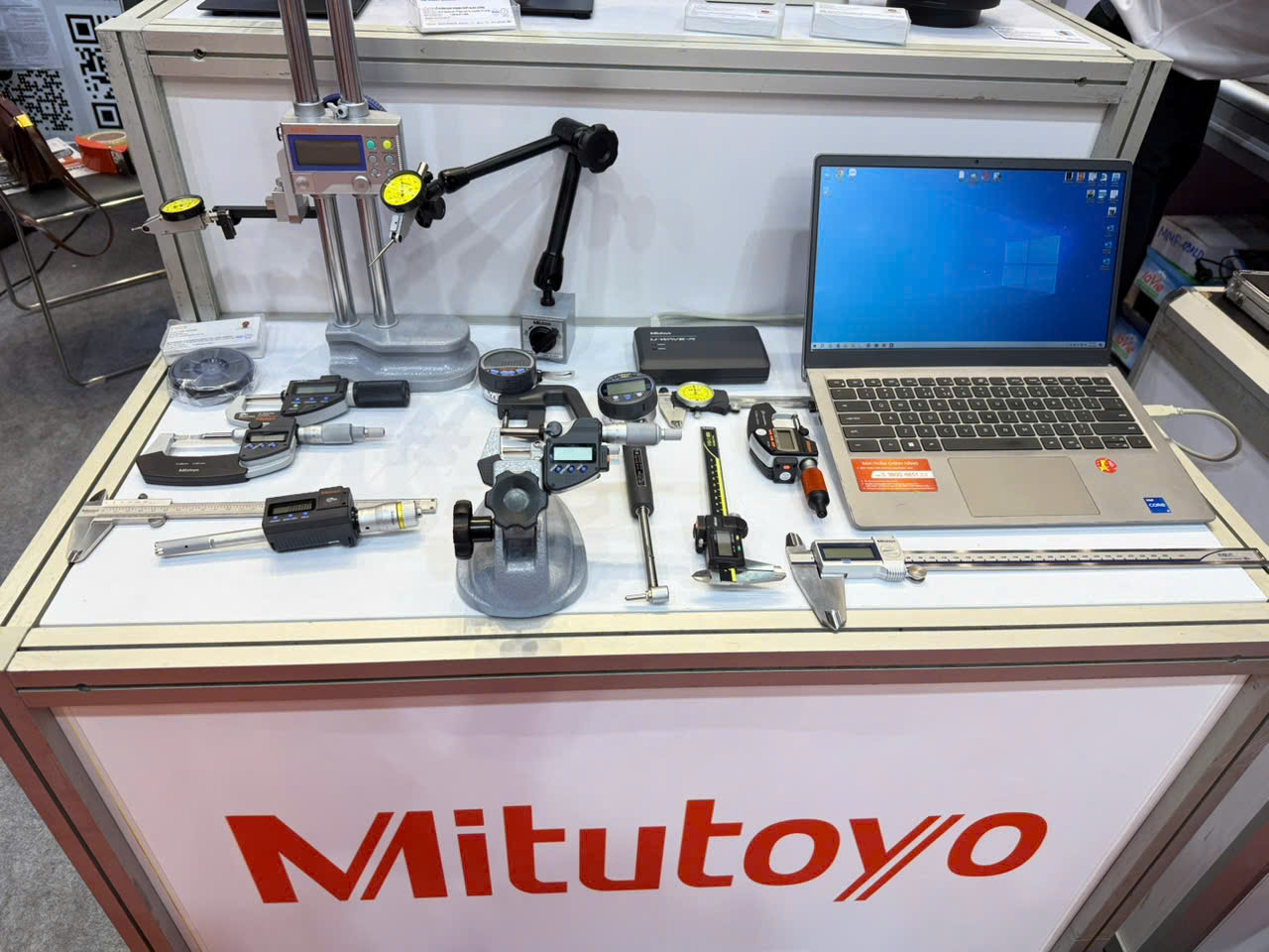 Thiết bị trưng bày của Mitutoyo